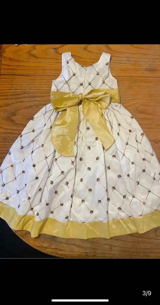 Little Girls Princess Dress Size 6- Daisy Yellow Flowers / White Satin