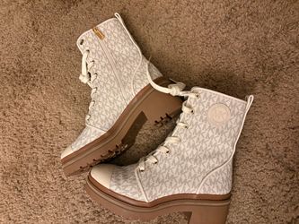 MK size 81/2 cute boots