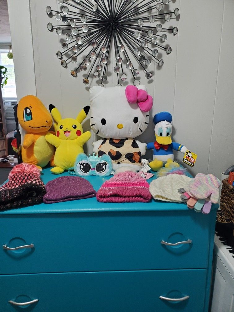 HELLO KITTY, DISNEY'S DONALD DUCK STUFFED ANIMAL BUNDLE!