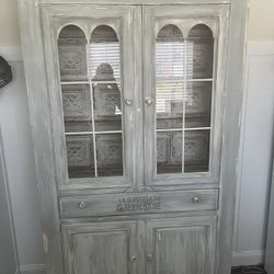 Beautiful, Solid Wood Barn House Style Hutch 