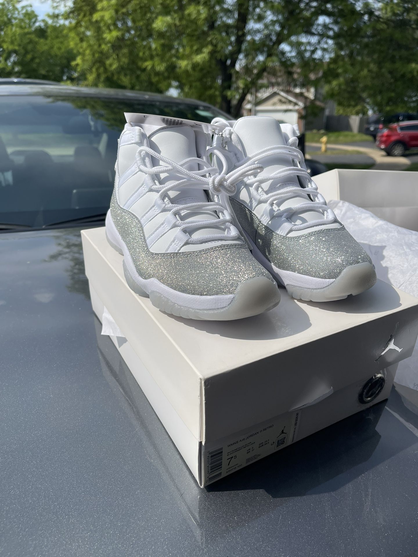 Air jordan 11 top retro glitter metallic silver