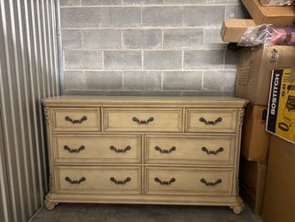 French Provincial 7-Drawer Dresser