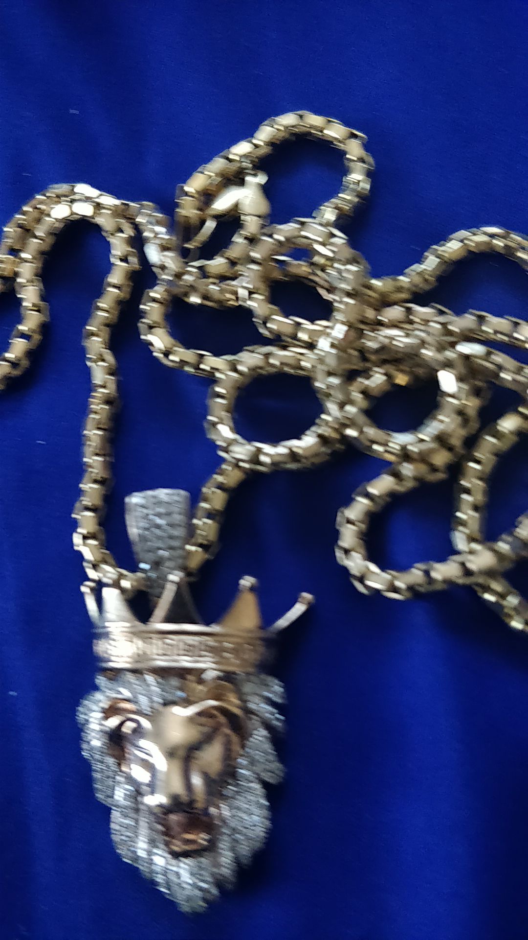 10k Gold diamond lion head pendent chain