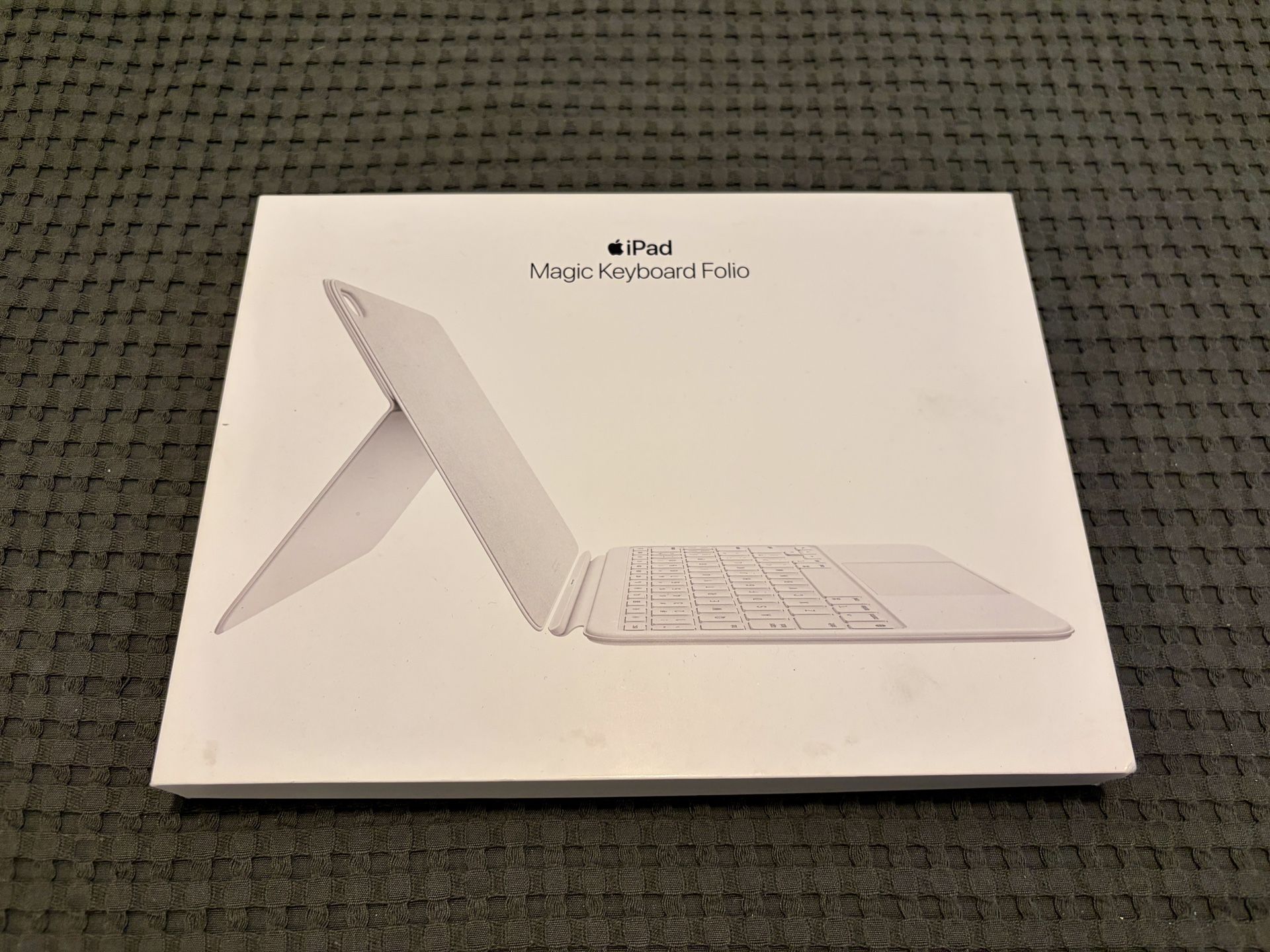 [LIKE NEW] Apple iPad Magic Keyboard Folio White
