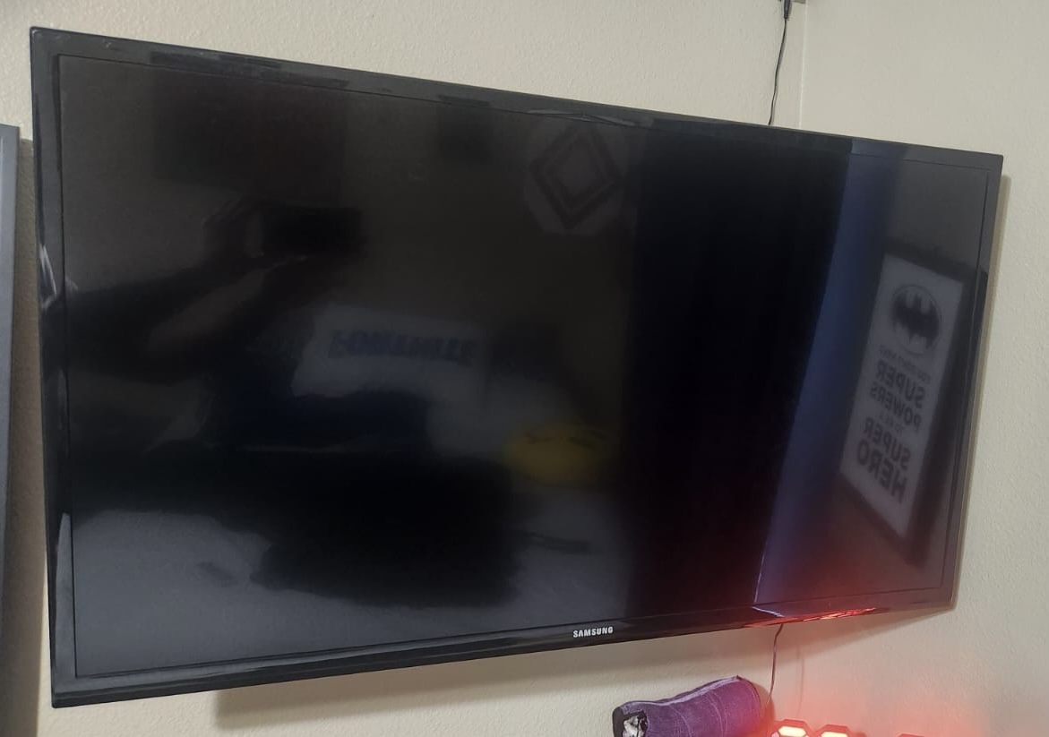 Samsung 40” Smart Tv