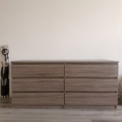 Modern 6 Drawer Dresser- Excellent Condition