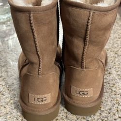 UGG Classic Short II Chestnut Brown Suede Fur Boots Womens Size 7 (Never Worn. No Box) 
