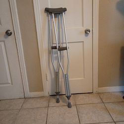 5'2" /5'10"  hospital crutches