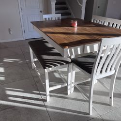 Dining Table w/4 Chairs & Bench