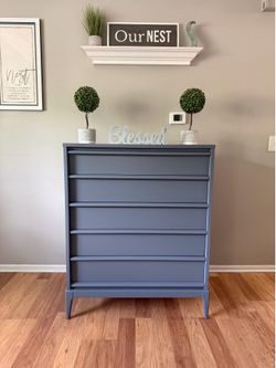 🩶✨Beautiful solid MC dresser✨🩶