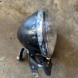 Guide Style Headlight.