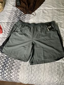 U A Mens Launch Gray XXL Shorts 