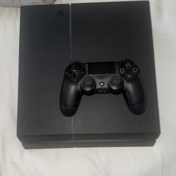 PlayStation 4 (PS4)