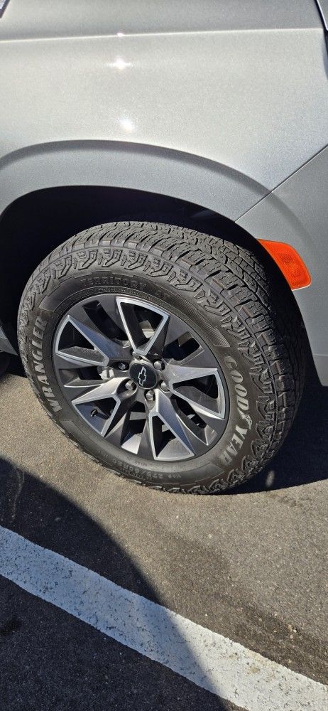 Stock 20 Inch Wheels Rims And Tires 2024 Chevy Chevrolet Tahoe Z71.