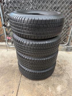 Set of 4 255/70/16 Michelin