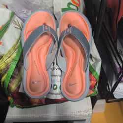 Nike Flip Flops 