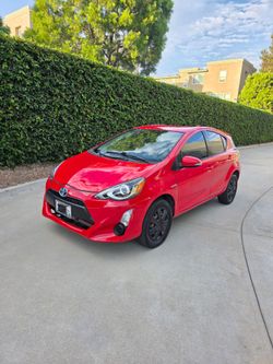 2016 Toyota Prius C $6,400