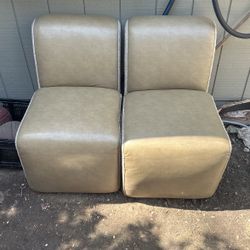 Small Single Chair/ Couch With Wheels