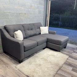 (Delivery) Gray Sectional Sofa / Couch With Reversible Chaise 