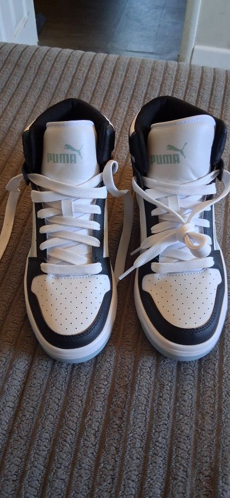 Brand New PUMAS SNEAKERS WOMEN 8.5