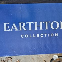 Earthtone Luxury Vynil Flooring (Pick Up Only)