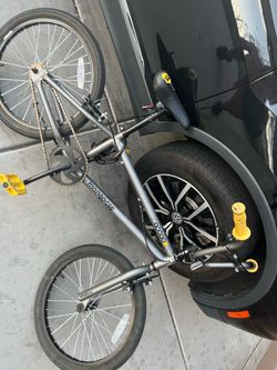 Mongoose Index 1.0  w/ m aftermarket parts