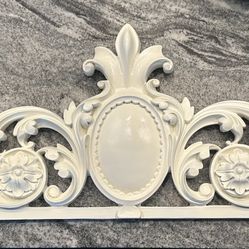 Wall / Over Door Decor