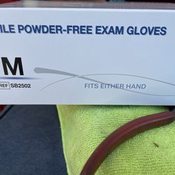 GLOVES 