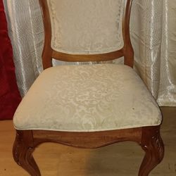 Set Of 4 Thomasville Collection(1 With Arms) Victorian Chairs In Good Condition