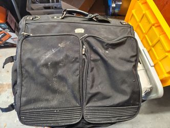Sutton Ricardo Beverly Hills fold in garment bag