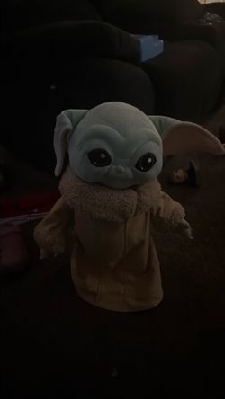 Baby yoda statue
