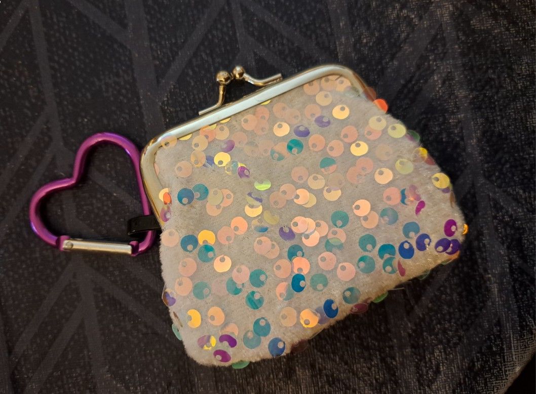 Wireless Earbud Holder