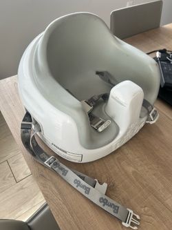 Booster seat with tray