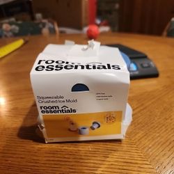 Squeezeable Crushed Ice Mold