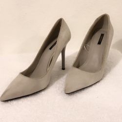 Woman’s Heels: Size 7 1/2