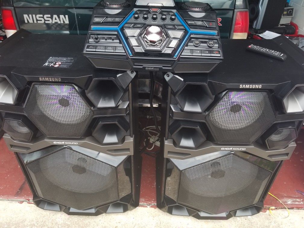 Samsung system stereo GIGA mx j 9500. 4000 watts with remote control.