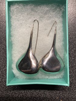  Silver Kisses Earrings 