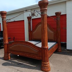 Solid Kng Sz Bd St With Base Good Condition 