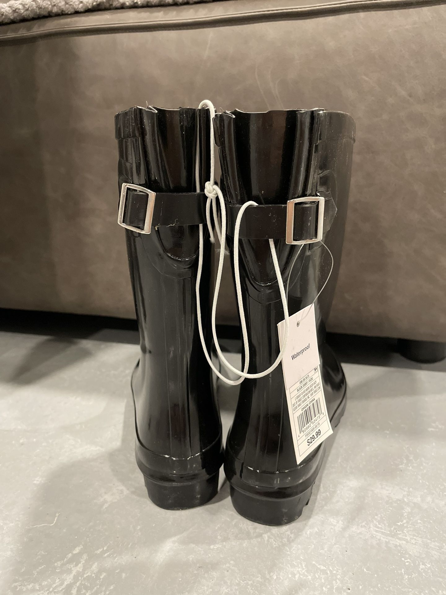 Size 8 Rain boots