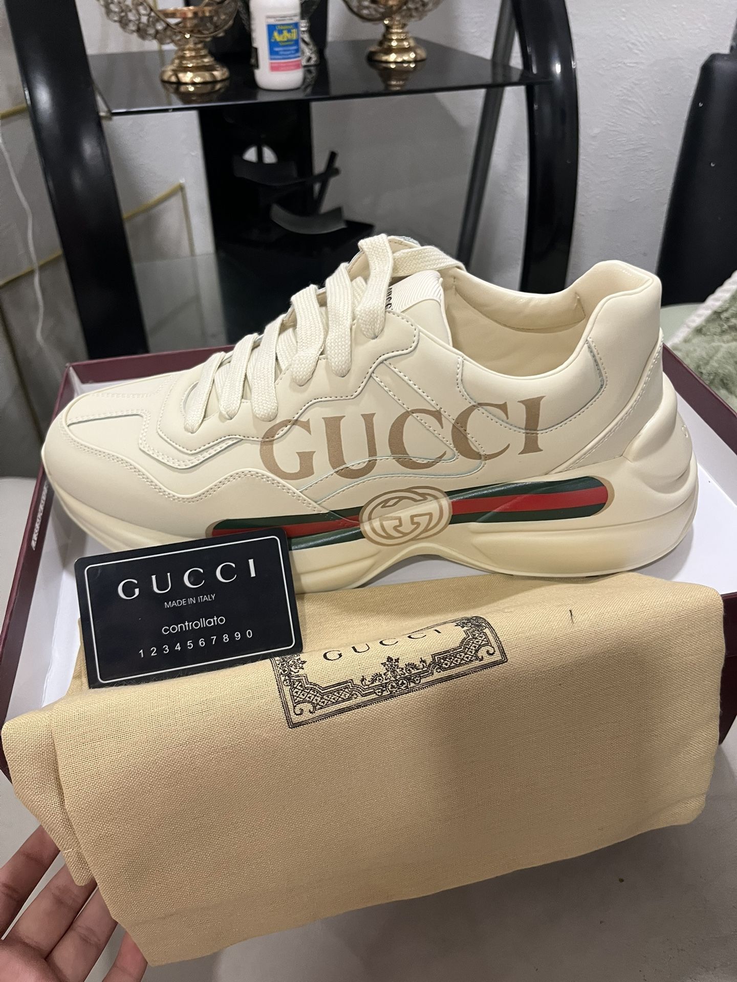 men’s gucci shoes , brand new never worn 