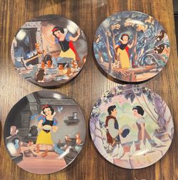 Disney Snow White and the Seven Dwarfs - Collectors Plates (Set of 4)