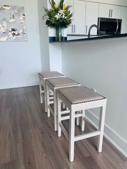 3 Bar Stools / Bar Chairs