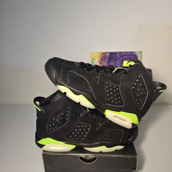 Size 4.5y - Green Jordan 6's - $160