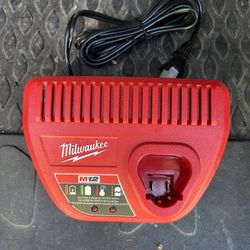 Milwaukee M12 Charger 