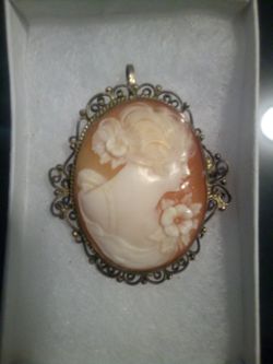 Antique Cameo Brooch Pendant