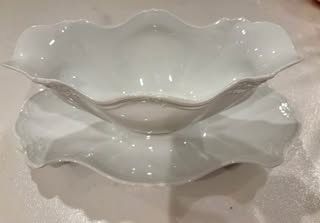 TIRSCHENREUTH BARONESSE White Gravy Boat with Attached Underplate