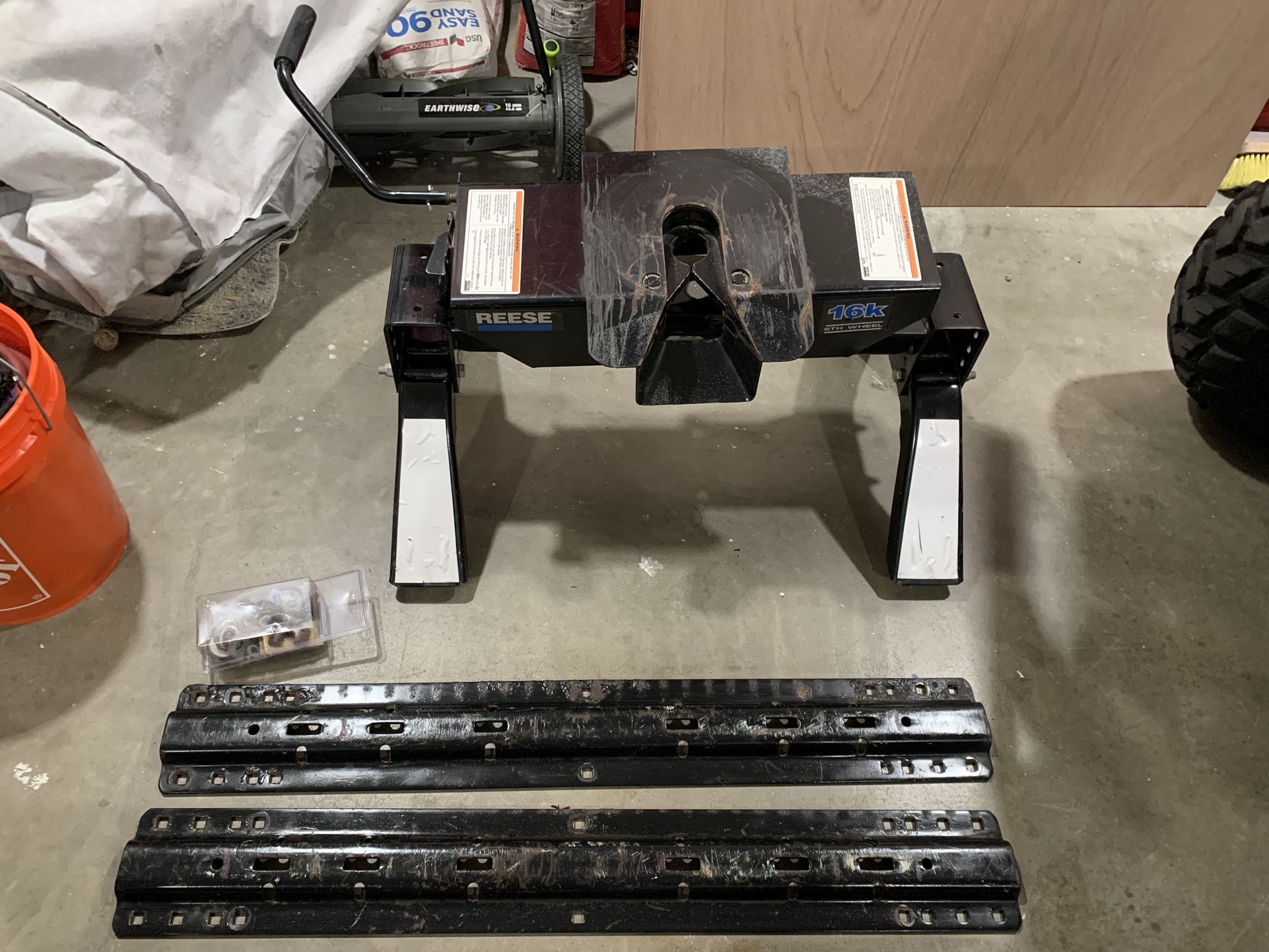 REESE 16K 5th Wheel Hitch