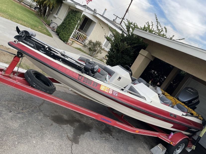 Sprint bass Boat