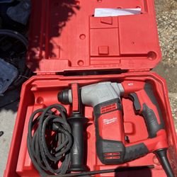 Milwaukee 5.5 Amp 5/8 in. Corded SDS-plus Concrete/Masonry Rotary Hammer Drill Kit with Case