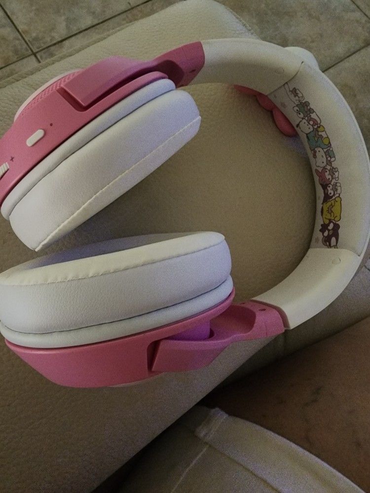 Razer Kraken BT Hello Kitty and Friennds Headset. Lik
